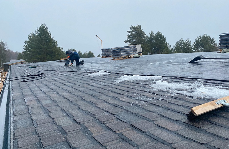 Проблема: не успели закрыть крышу до зимы